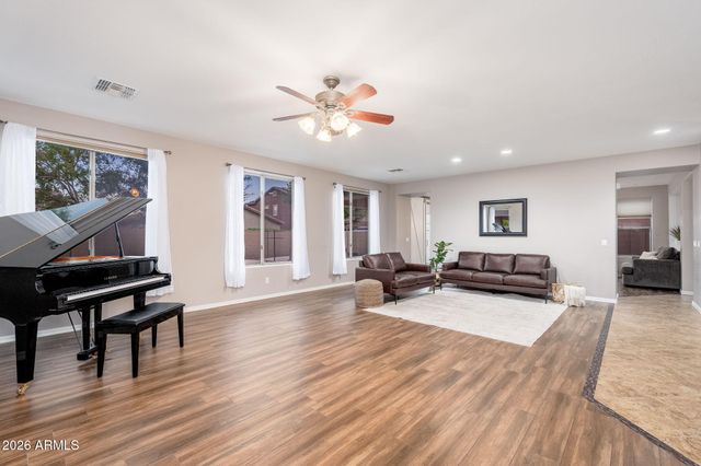 15651 W WESTVIEW Drive, Goodyear, AZ 85395