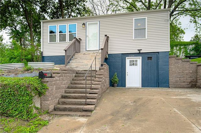 2519 W 40th Avenue, Kansas City, KS 66103