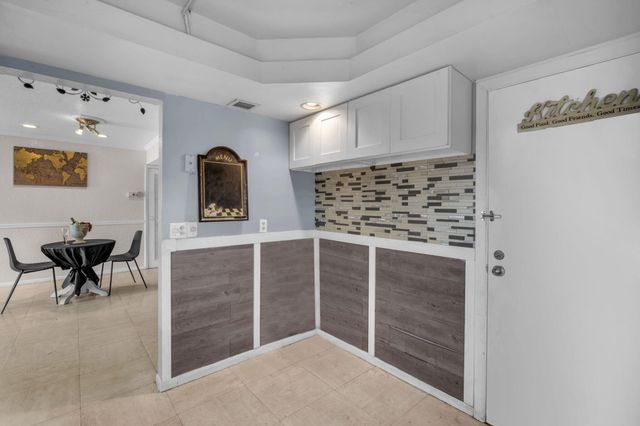 6361 N Falls Cir Drive 408, Lauderhill, FL 33319