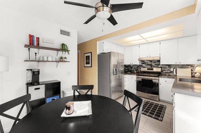 2074 N Mira Vista Way, Palm Springs, CA 92262