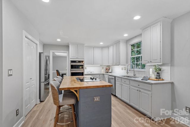 121 Lake Pine Road, Mooresville, NC 28117