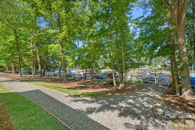 121 Lake Pine Road, Mooresville, NC 28117
