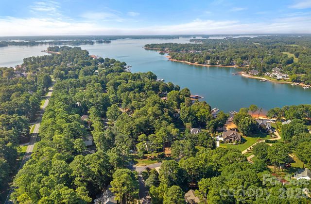 121 Lake Pine Road, Mooresville, NC 28117