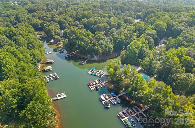 121 Lake Pine Road, Mooresville, NC 28117