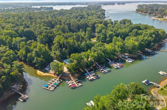 121 Lake Pine Road, Mooresville, NC 28117