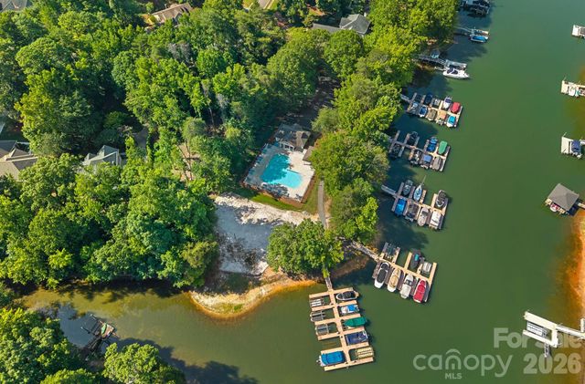 121 Lake Pine Road, Mooresville, NC 28117