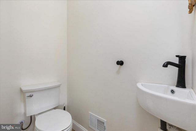 5655 STRASBURG RD, Strasburg, VA 22657