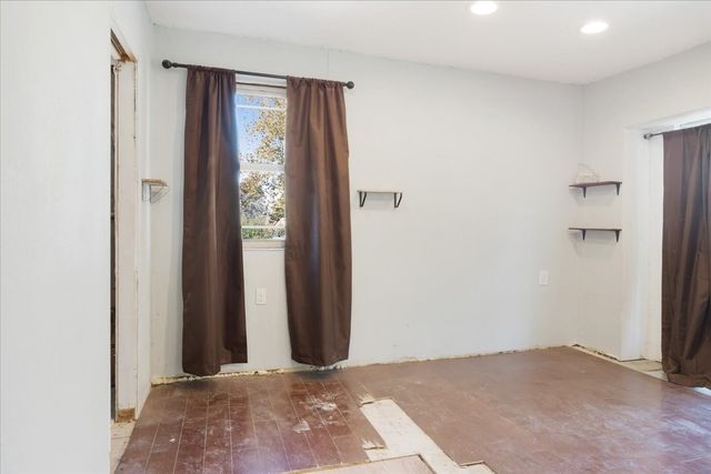 203 S Carter Street, Whitewright, TX 75491