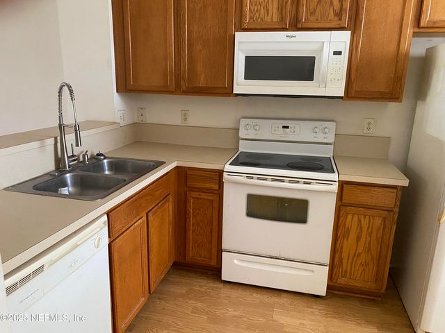 1488 FIELDVIEW Drive, Jacksonville, FL 32225