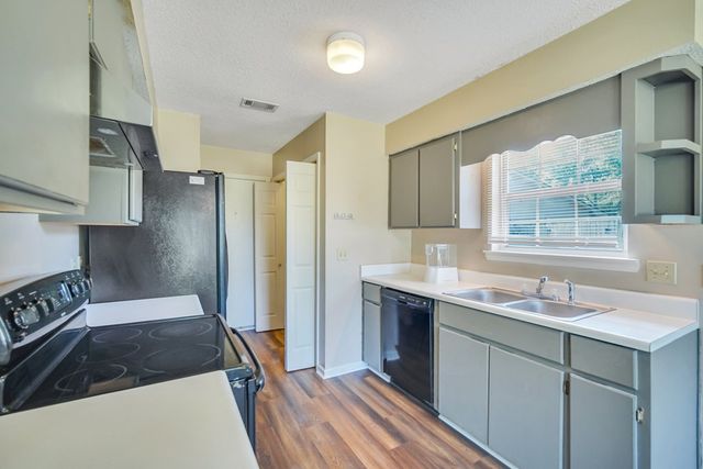 1501 Woodcrest Circle, Hinesville, GA 31313