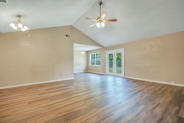 1501 Woodcrest Circle, Hinesville, GA 31313