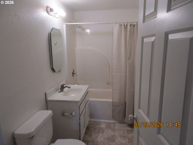 180 E SECOND Ave, Sutherlin, OR 97479