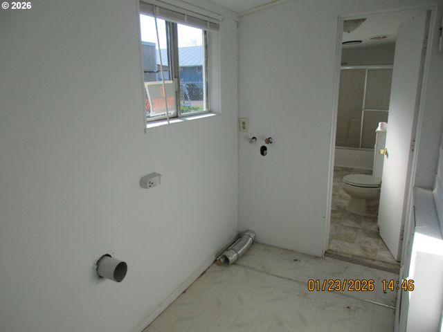 180 E SECOND Ave, Sutherlin, OR 97479