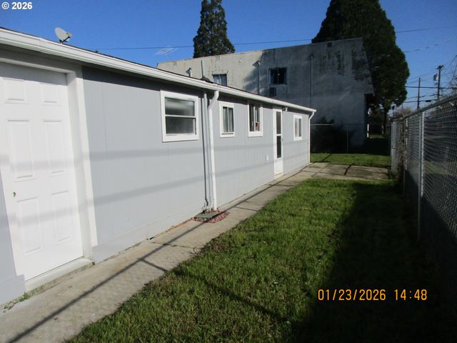 180 E SECOND Ave, Sutherlin, OR 97479