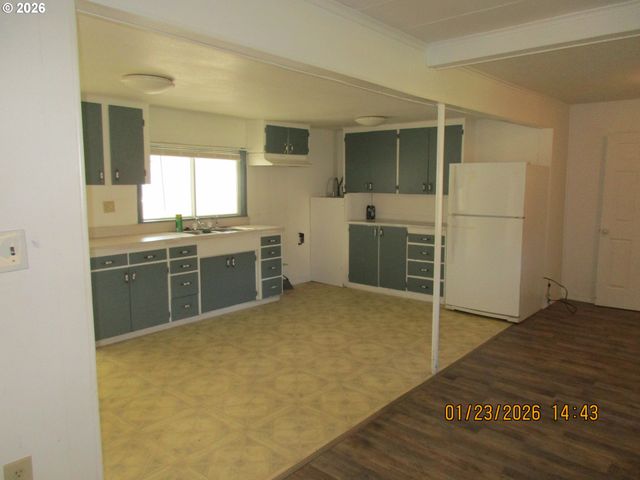 180 E SECOND Ave, Sutherlin, OR 97479