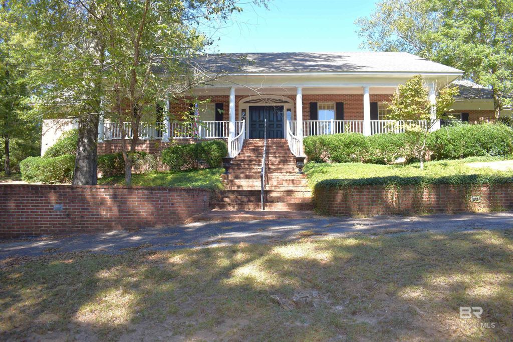 422 W Wiggins Street, Monroeville, AL 36460