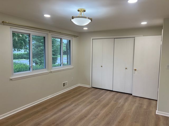 1211 Farmington Avenue, West Hartford, CT 06107