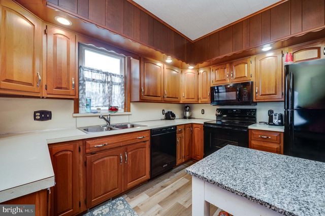 17 PENNSYLVANIA AVE, Shillington, PA 19607