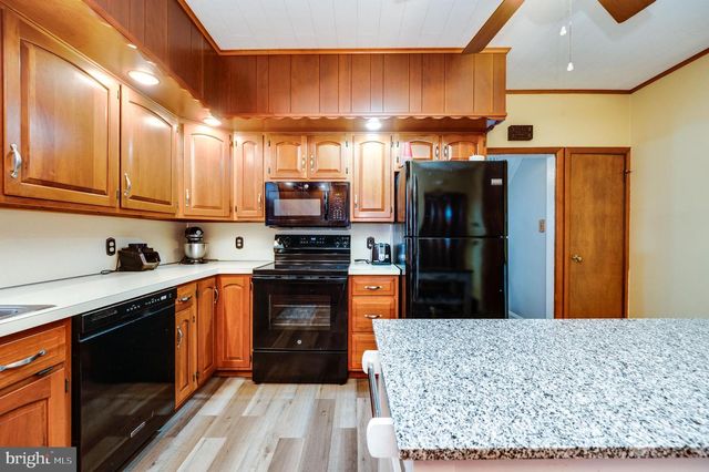 17 PENNSYLVANIA AVE, Shillington, PA 19607