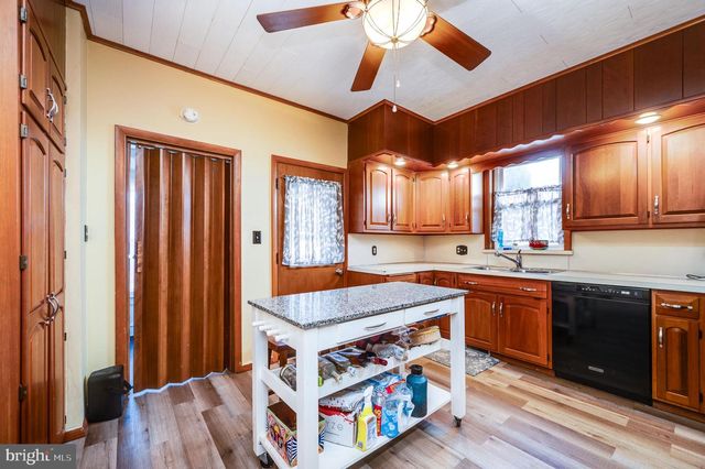 17 PENNSYLVANIA AVE, Shillington, PA 19607