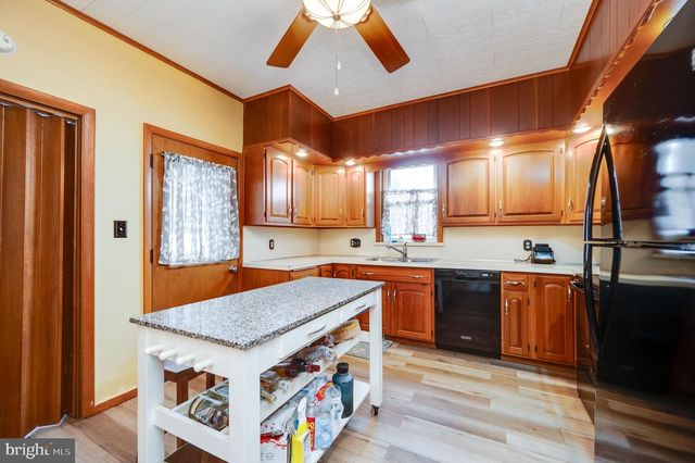 17 PENNSYLVANIA AVE, Shillington, PA 19607