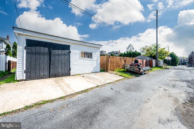 17 PENNSYLVANIA AVE, Shillington, PA 19607