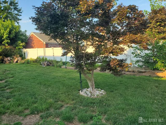 22 Longview Avenue, Carteret, NJ 07008