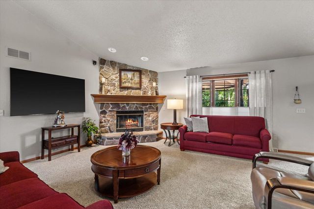 11221 W Drake LANE, Franklin, WI 53132