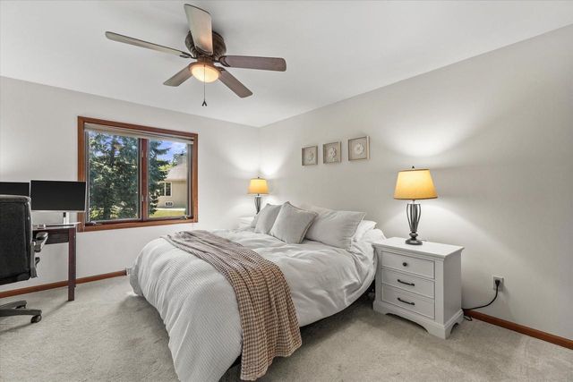 11221 W Drake LANE, Franklin, WI 53132