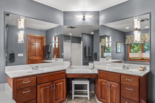 11221 W Drake LANE, Franklin, WI 53132