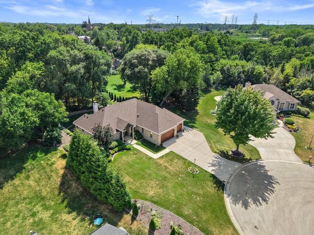 11221 W Drake LANE, Franklin, WI 53132
