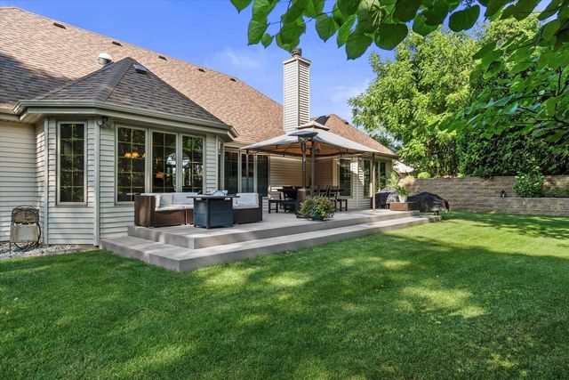 11221 W Drake LANE, Franklin, WI 53132
