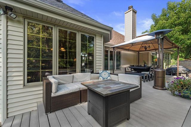 11221 W Drake LANE, Franklin, WI 53132