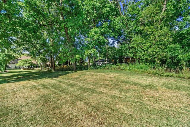 11221 W Drake LANE, Franklin, WI 53132