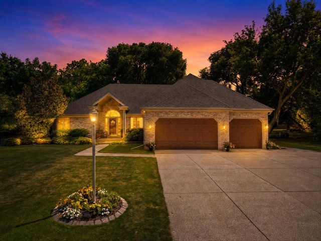 11221 W Drake LANE, Franklin, WI 53132