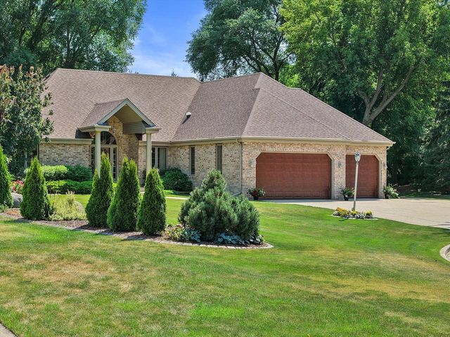 11221 W Drake LANE, Franklin, WI 53132