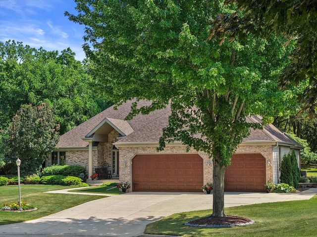 11221 W Drake LANE, Franklin, WI 53132