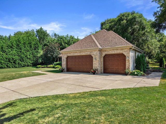 11221 W Drake LANE, Franklin, WI 53132