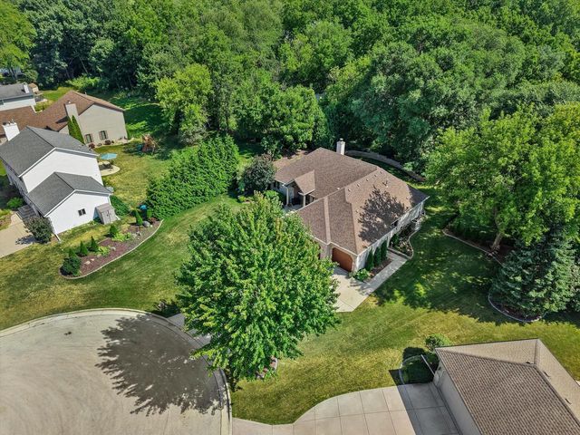 11221 W Drake LANE, Franklin, WI 53132