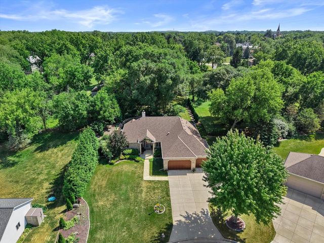 11221 W Drake LANE, Franklin, WI 53132