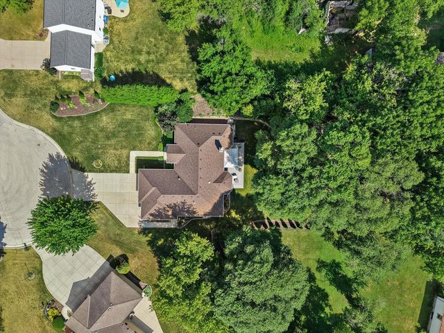 11221 W Drake LANE, Franklin, WI 53132
