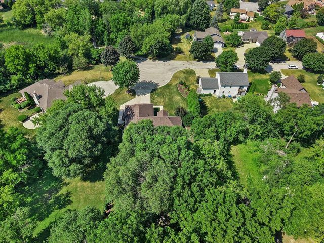 11221 W Drake LANE, Franklin, WI 53132
