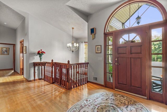11221 W Drake LANE, Franklin, WI 53132