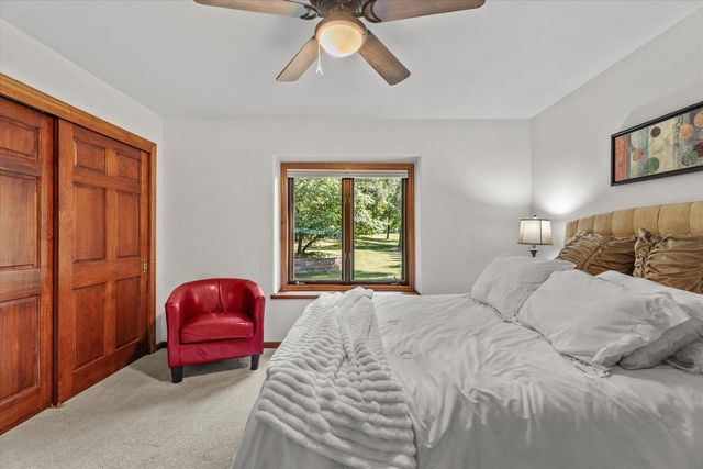 11221 W Drake LANE, Franklin, WI 53132