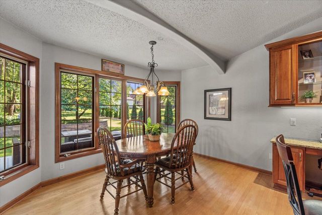 11221 W Drake LANE, Franklin, WI 53132