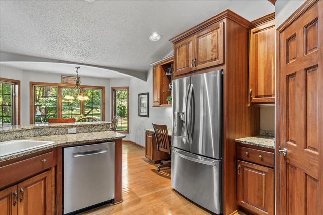 11221 W Drake LANE, Franklin, WI 53132