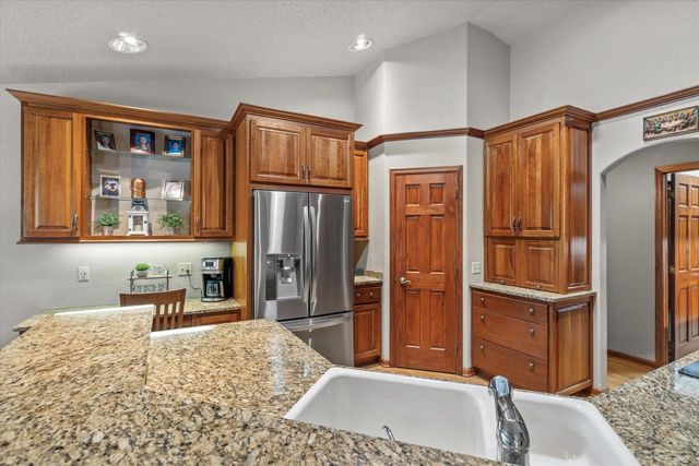 11221 W Drake LANE, Franklin, WI 53132