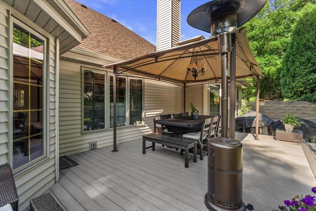 11221 W Drake LANE, Franklin, WI 53132