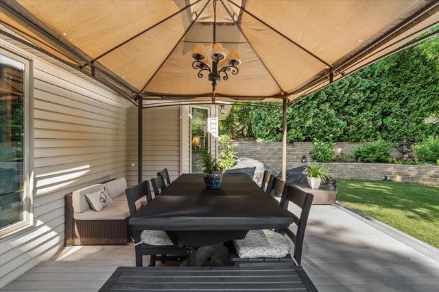 11221 W Drake LANE, Franklin, WI 53132