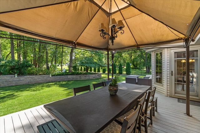 11221 W Drake LANE, Franklin, WI 53132